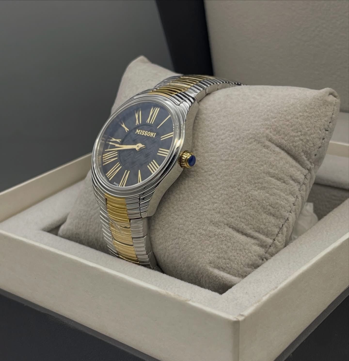 Missoni Optic Zigzag with classic Roma numerals with stunning braclet – 35mm - Image 9